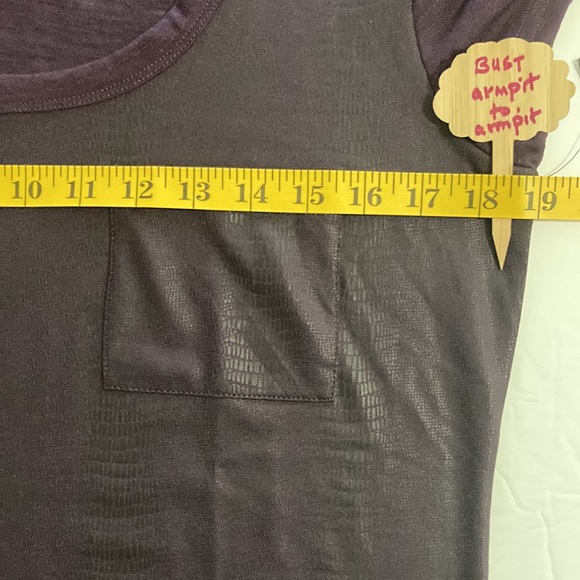 Calvin Klein textured plum color blouse with cap sleeves size M made in Jordan - Picture 4 of 8